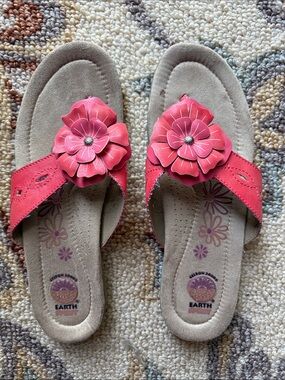 Earth Spirit Man Made Coral Floral Leather Slide Sandals w Memory Foam